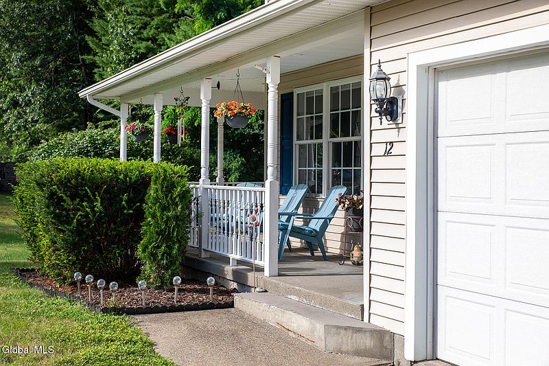 5th image of 12 Berkshire Drive