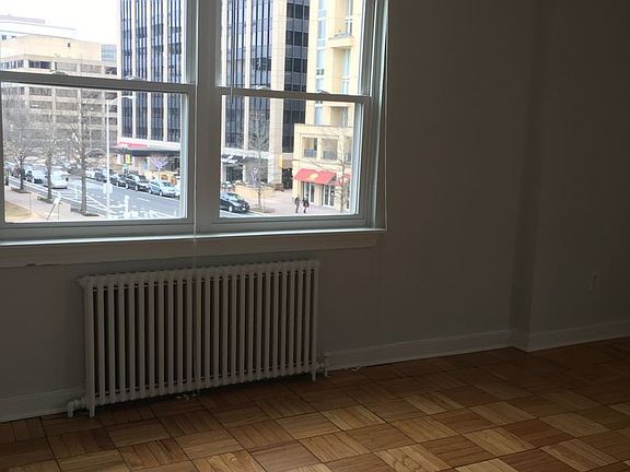 3rd image of 1720 N Quinn St APT 101