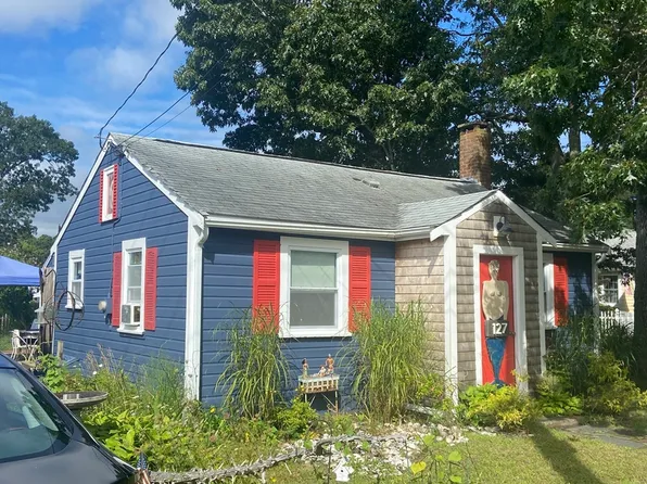 127 Swifts Beach Rd, Wareham, MA 02571