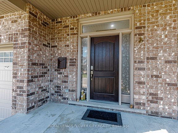 3rd image of 1937 Jubilee Cres