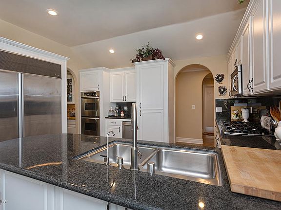 5th image of 4090 E Cresthaven Dr