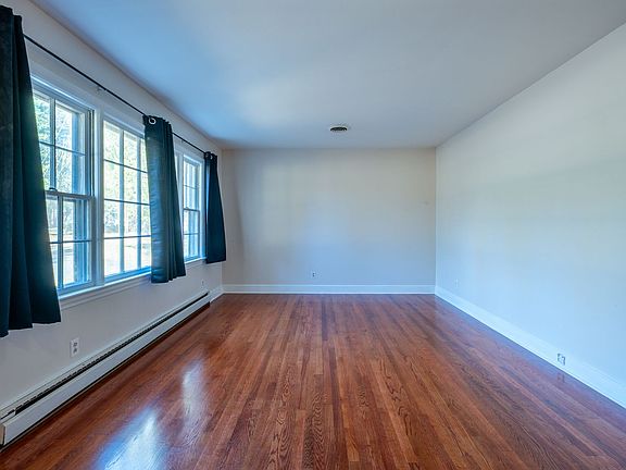 5th image of 3209 Pine Brook Ln