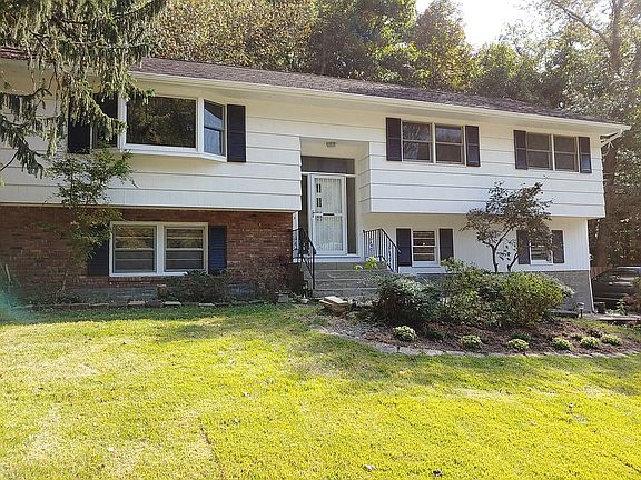 3rd image of 388 Cedar Dr W