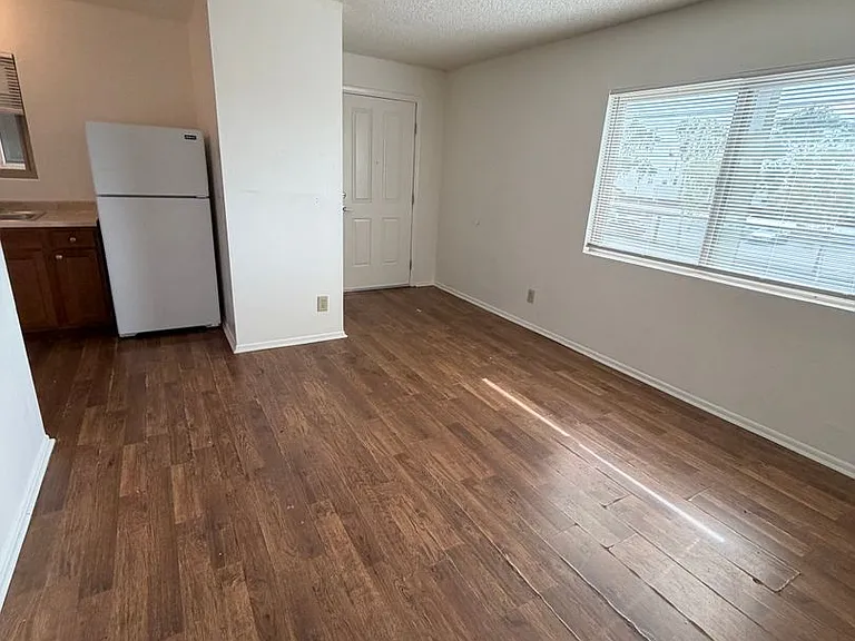 3802 E Monte Vista Dr — Photo 2