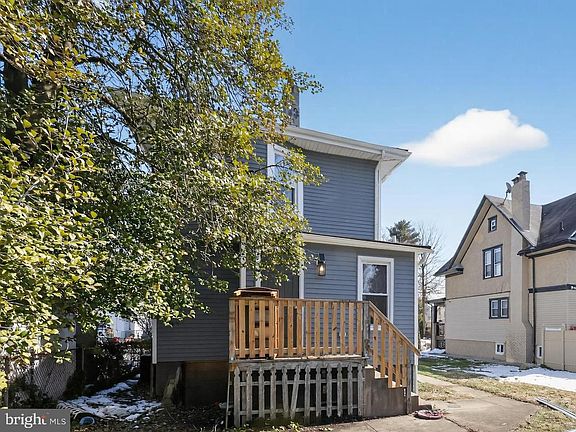 4th image of 207 Elm Ave
