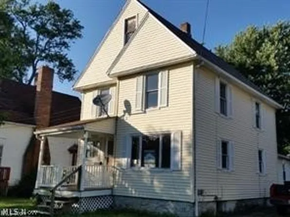 137 Grove Dr, Ashtabula, OH 44004