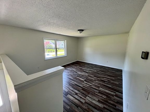 3rd image of 963 Arrowhead Dr