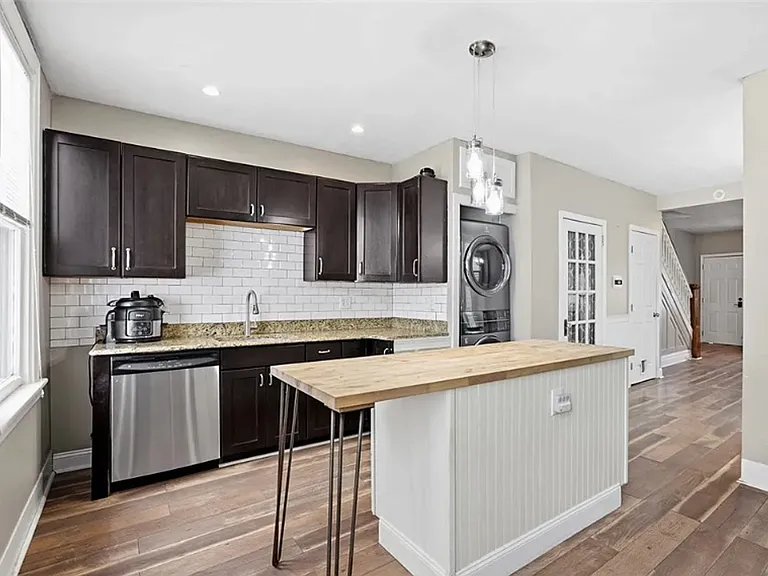 233 Edith St — Photo 10