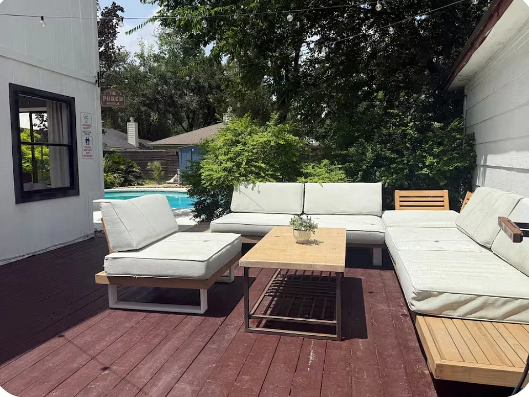 4 bed, 1726 sqft, $4,995 — Photo 2