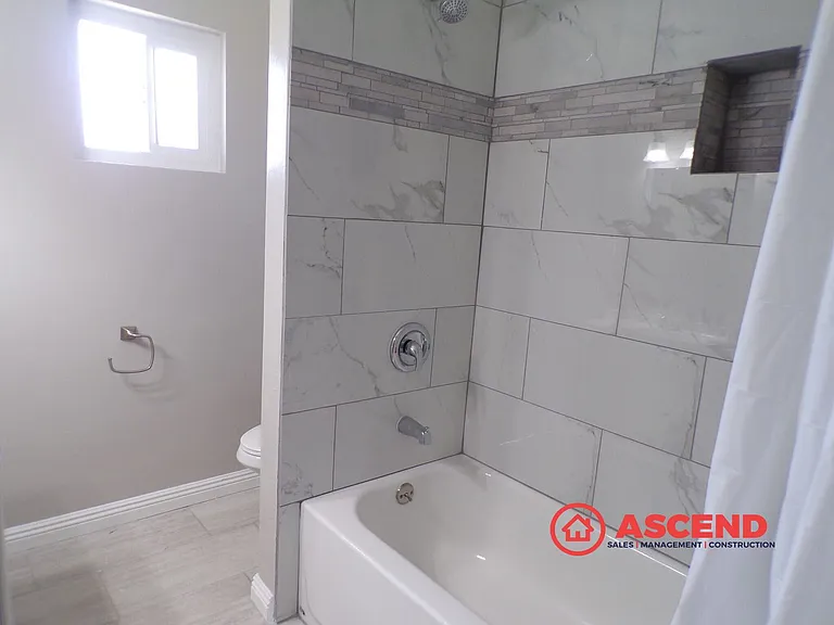 10421 Glenn St — Photo 4