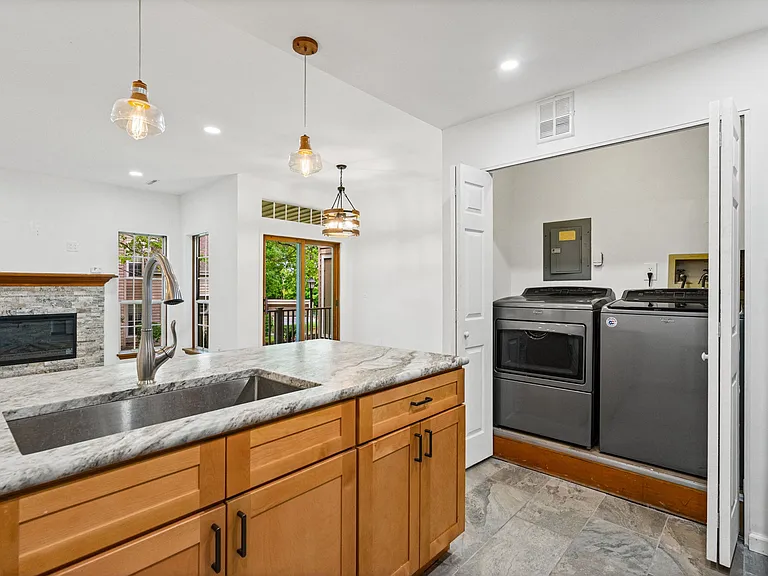 413 Hampton Place Blvd — Photo 4