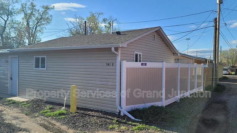 1st image of 941 Walnut Ave #B