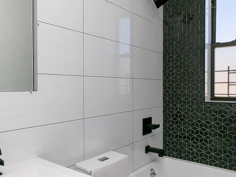 566 Maple St #2F — Photo 8