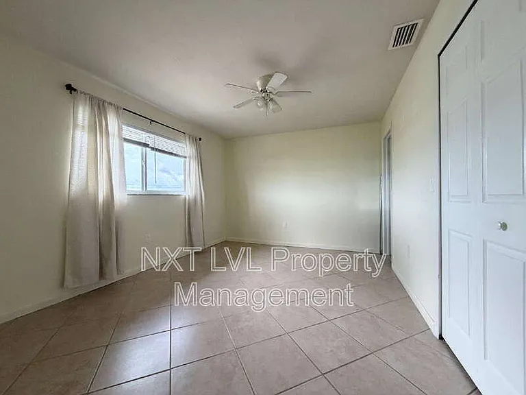 1005 NE 8th Ter — Photo 7