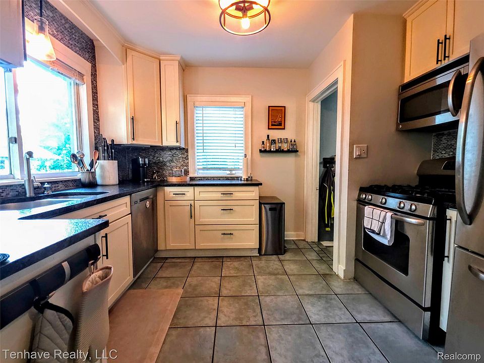 1021 Pearson St, photo 12