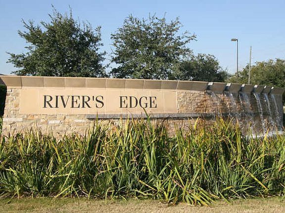 Enjoy all the amenities that River's Edge has to offer...Adult pool and children's splash area, base