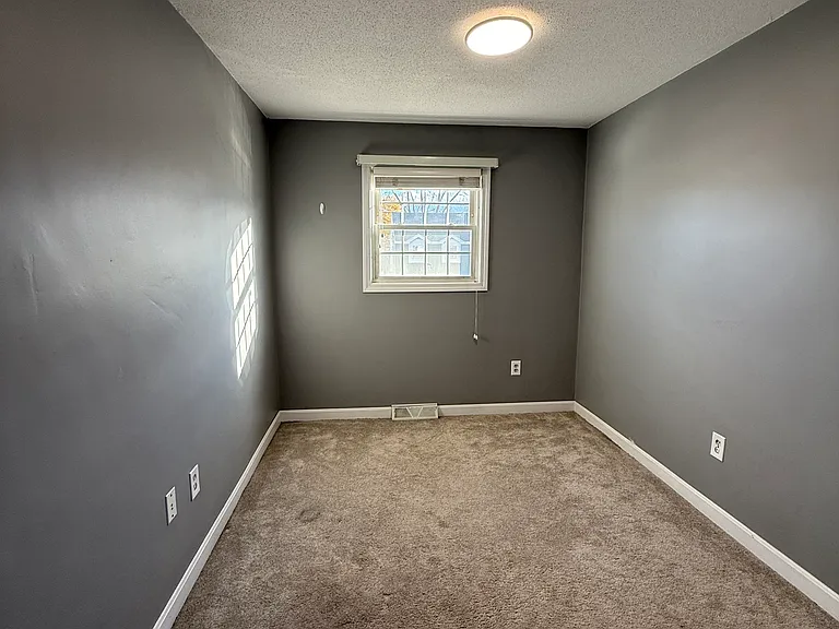 11-15 Marie Ln — Photo 20