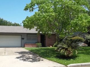 206 Crockett St, Port Lavaca, TX 77979