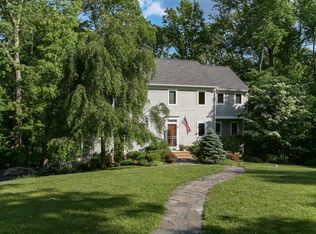 135 W Springtown Rd, Long Valley, NJ 07853