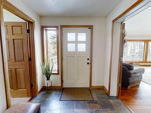 4th image of 3030 Forrest Dr