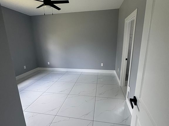 4th image of 4910 Golfview Blvd