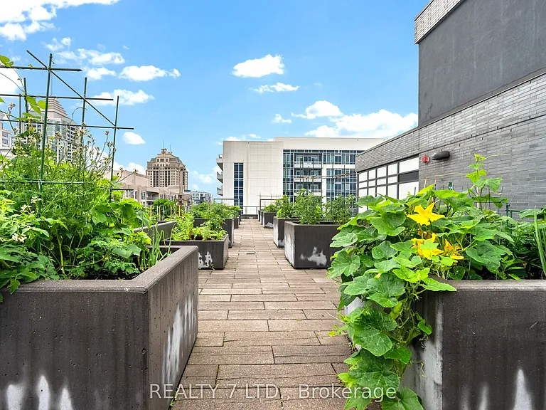 18 Rean Dr #624 — Photo 47