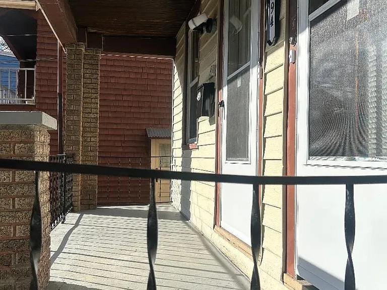 594 De Votie Ave #1 — Photo 8