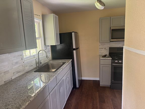 3rd image of 1327 Palm Ave