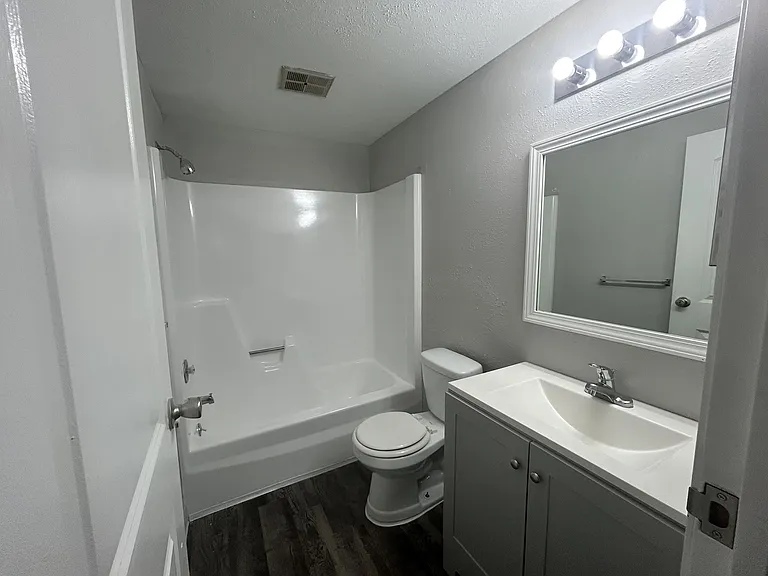 Secor Flats — Photo 50