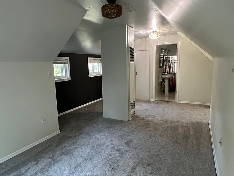 2332 Ardmore Ave — Photo 23