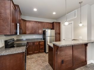 16046 S Skyview Ln, Olathe, KS 66062