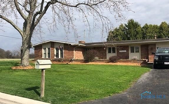 1st image of 12 Lakeview Dr