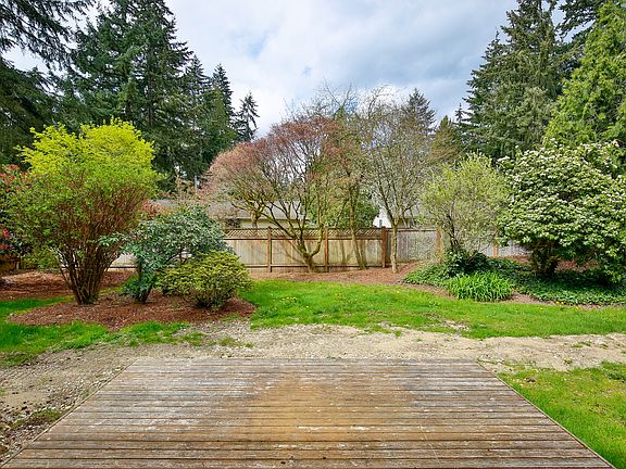 4th image of 919 209th Ave NE