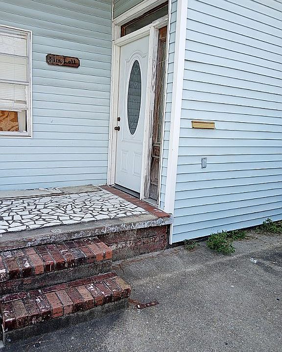 1st image of 913 Odeon St
