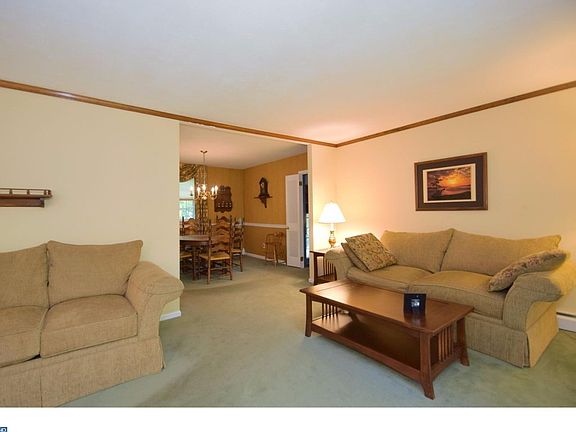 5th image of 302 Shady Nook Rd