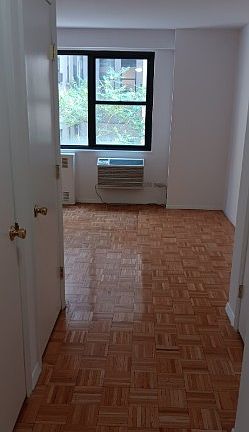 4th image of 350 W 51st St APT 4a
