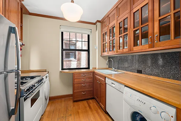 Sold by Compass | media 5