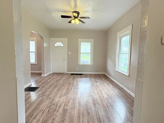 2nd image of 631 Curtis St