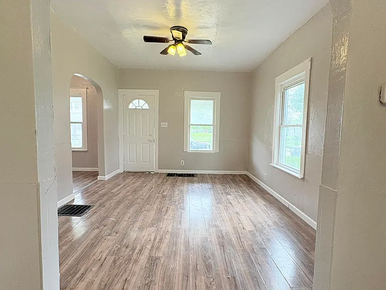631 Curtis St — Photo 2