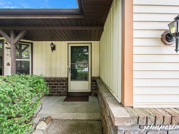 3rd image of 1015 Eastmont Dr SE