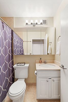 5th image of 30 W 63rd St APT 17R