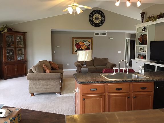 2nd image of 1855 E Arrowhead Ln