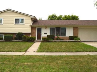 23643 Fenton St, Clinton Township, MI 48036