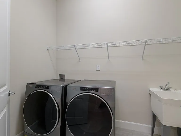 712 Sigsbee Loop — Photo 17