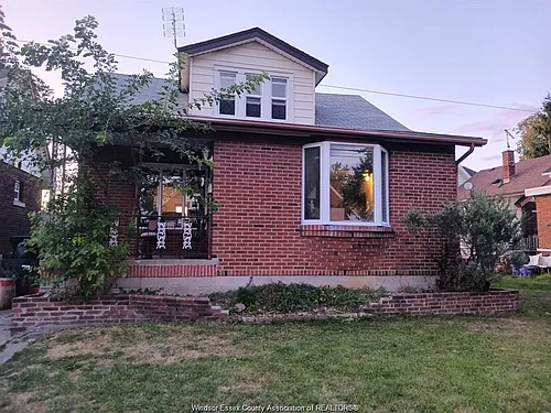 1066 Shepherd St E Photo 1