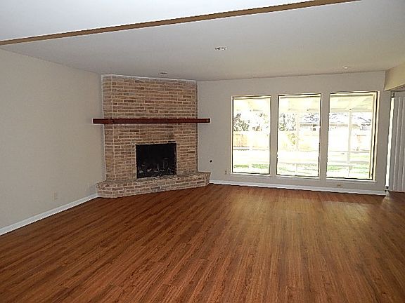 4th image of 1236 Weeping Willow St