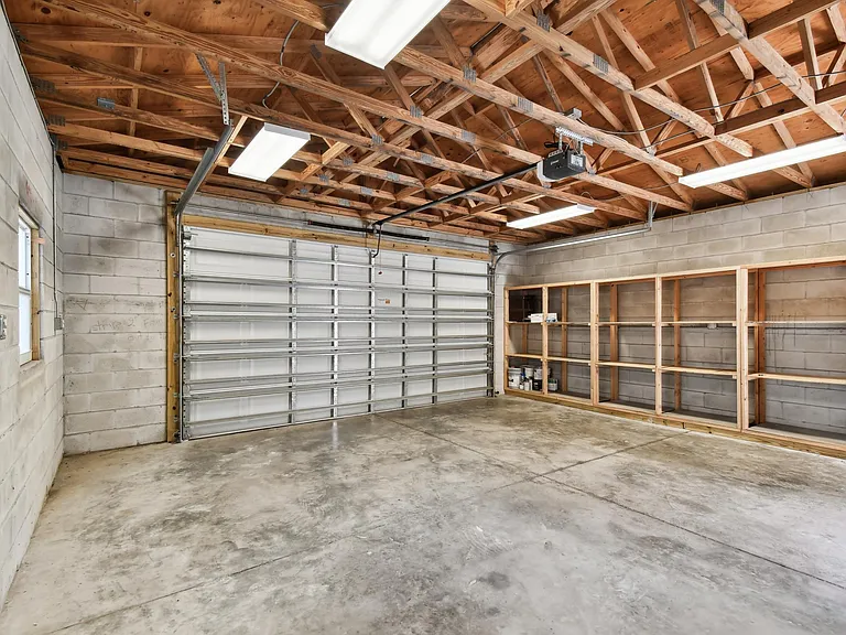 2176 Bay St SE — Photo 15