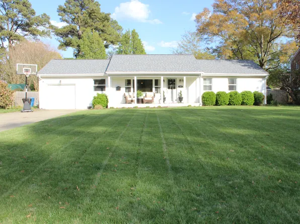 820 Simpkins Ln, Virginia Beach, VA 23454