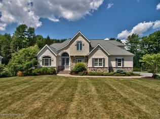 606 Hideaway Dr, Moscow, PA 18444