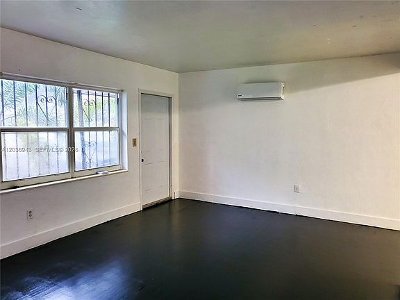 3rd image of 1225 NW 127th St